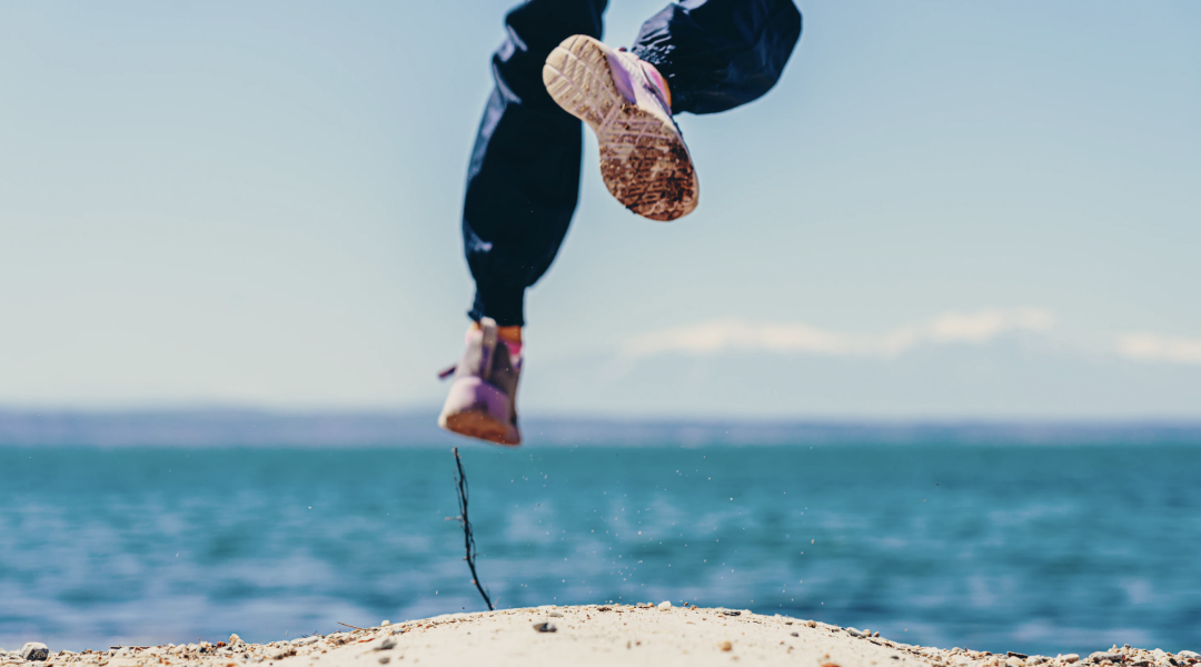 Jump_Foto%20von%20Jim%20Makos%20auf%20Unsplash.png
