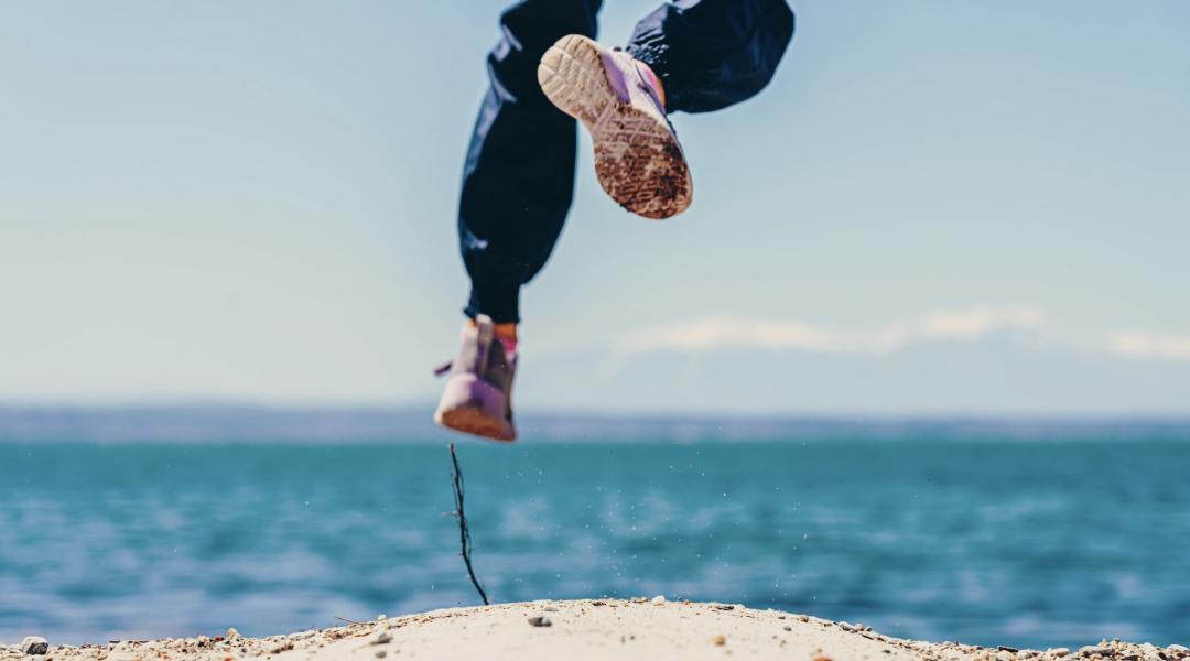 Hopp%20Foto%20von%20Jim%20Makos%20auf%20Unsplash